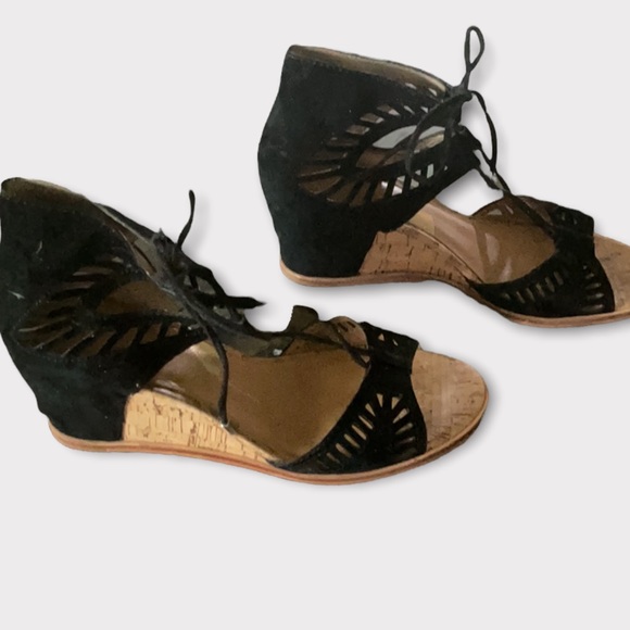 Dolce Vita Black Linsey Suede Wedge Sandals Size 6.5 - Picture 3 of 7